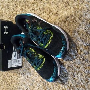 Size 5 Under Armour shoes